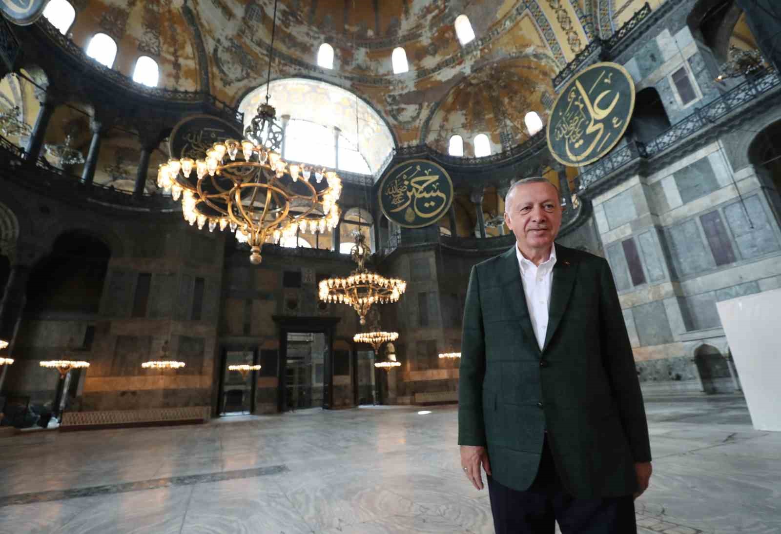 Cumhurbaşkanı Erdoğan seçim programını Ayasofya’da akşam namazı ile sonlandırdı
