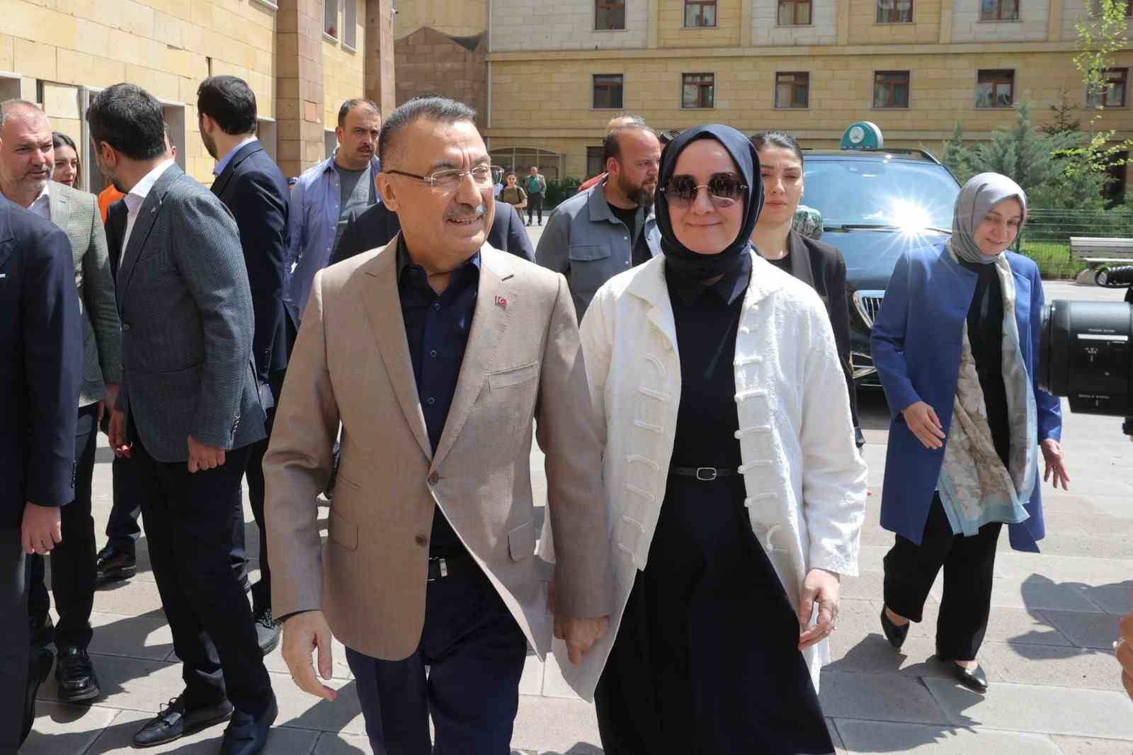 Cumhurbaşkanı Yardımcısı Oktay oyunu Ankara’da kullandı