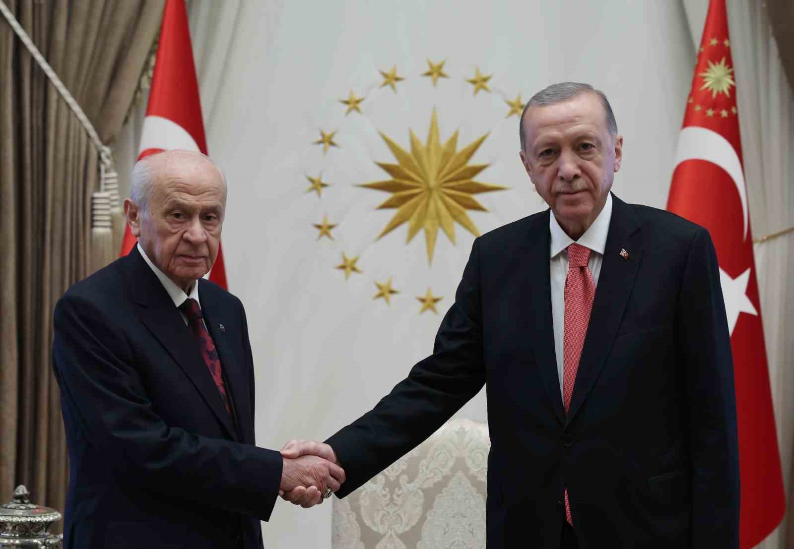 Cumhurbaşkanı Erdoğan, MHP Genel Başkanı Devlet Bahçeli’yi Beştepe’de kabul etti.