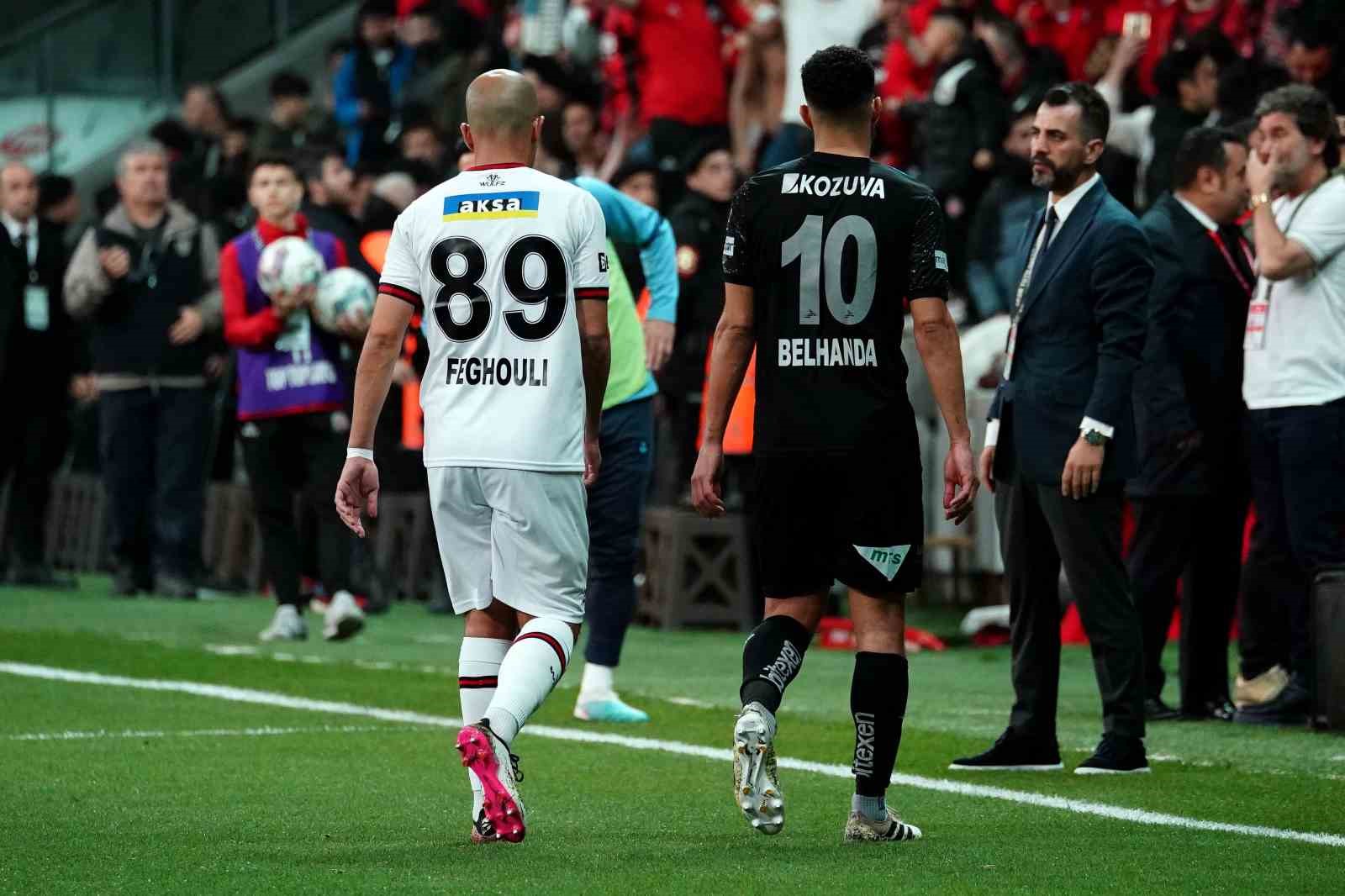 Karagümrük’te Sofiane Feghouli ilk kez 11’de başladı
