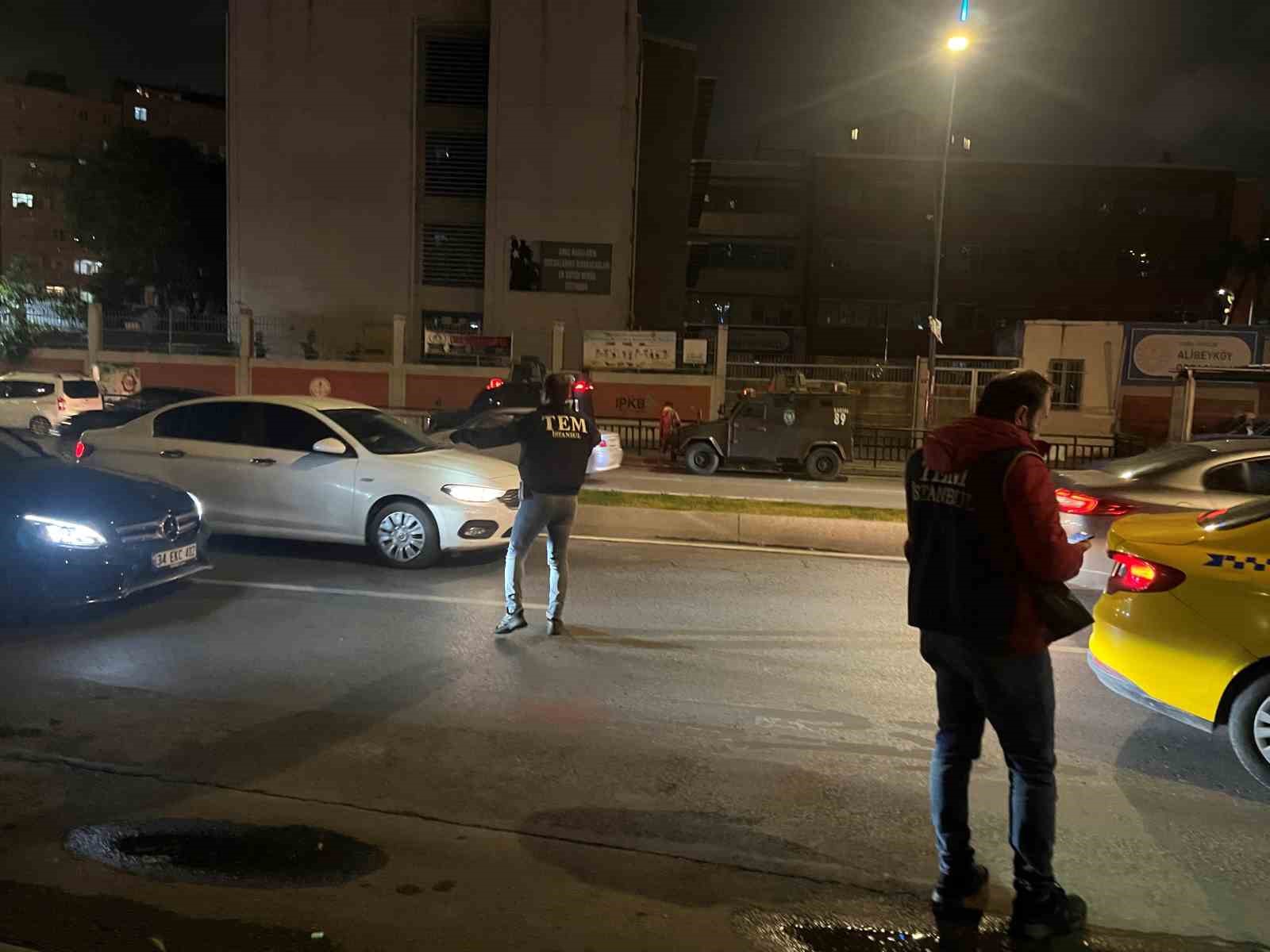 Eyüpsultan’da asayiş uygulaması: Araçlar tek tek arandı, sürücülere GBT kontrolü yapıldı