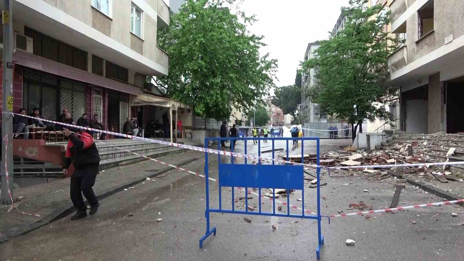 Kartal’da kolonunda çatlak oluşan 7 katlı apartman tahliye edildi