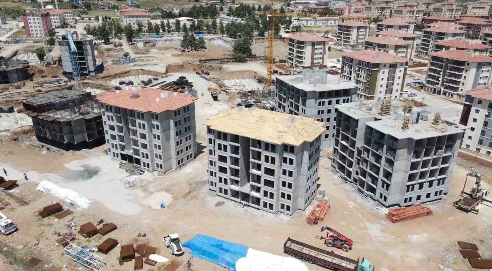 Çevre, Şehircilik ve İklim Değişikliği Bakanı Murat Kurum: “Deprem bölgesindeki şantiyelerimizde çalışmalar tam gaz”