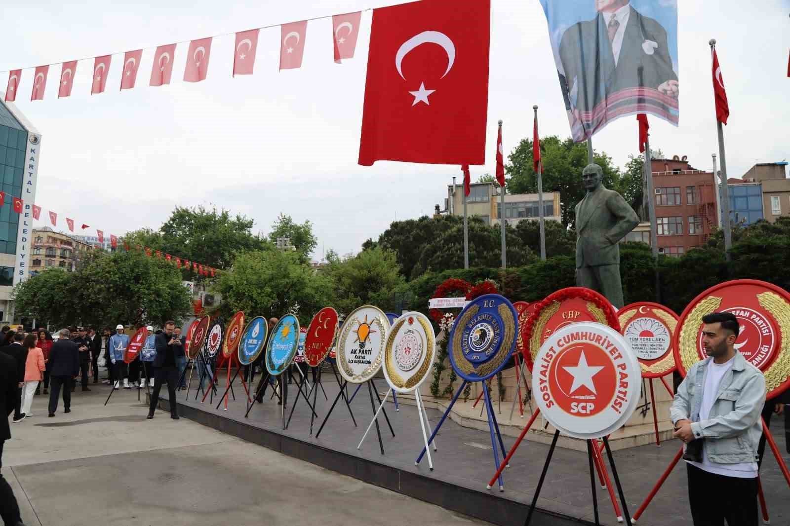 Kartal’da 19 Mayıs kutlamaları Atatürk Heykeli’ne çelenk sunumu ile başladı