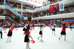 Buz üstünde gençlik bayramı kutlaması
