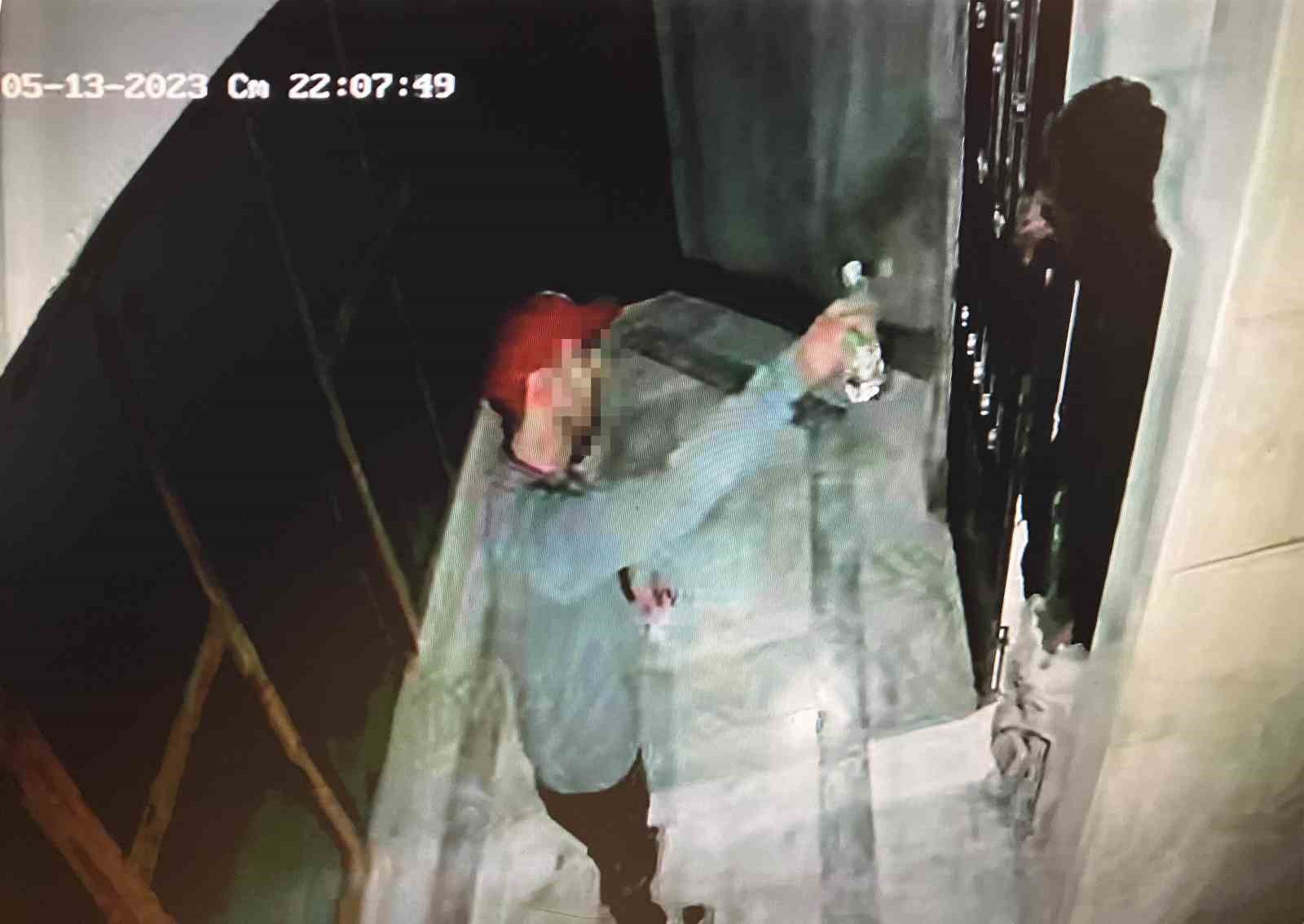 Başakşehir’de pişkin hırsızlar apartmandan 160 metrelik bakır kablo çaldılar