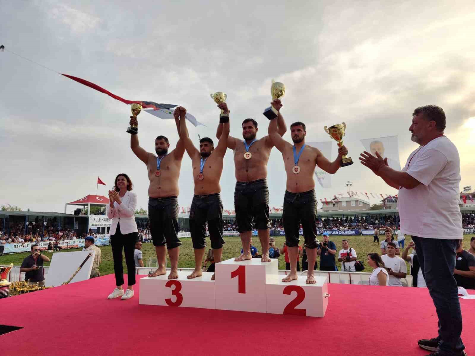 Gölcük Belediyesi pehlivanı Manavgat’ta şampiyon oldu
