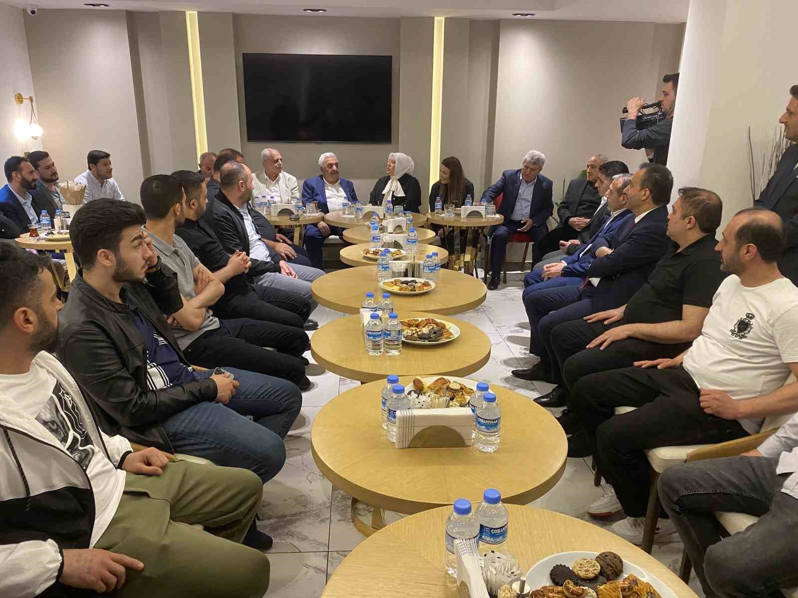 İstanbul’da Doğu ve Güneydoğu kanaat önderlerinden Erdoğan’a destek