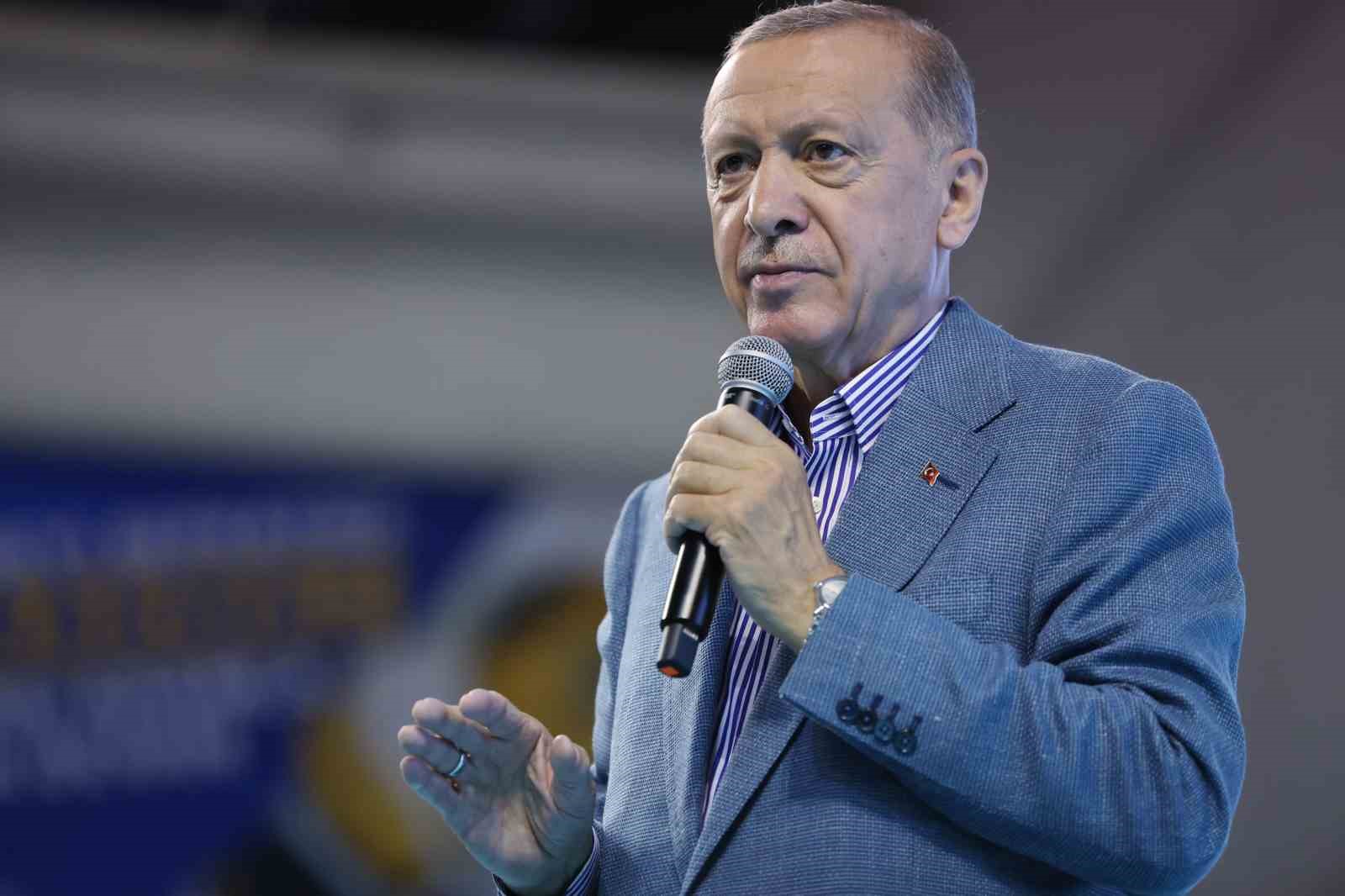 Cumhurbaşkanı Erdoğan “ Milletimiz iktidara giden yolu, milli irade yerine Kandil’de ve Pensilvanya’da arayanlara kırmızı kart göstermiştir”