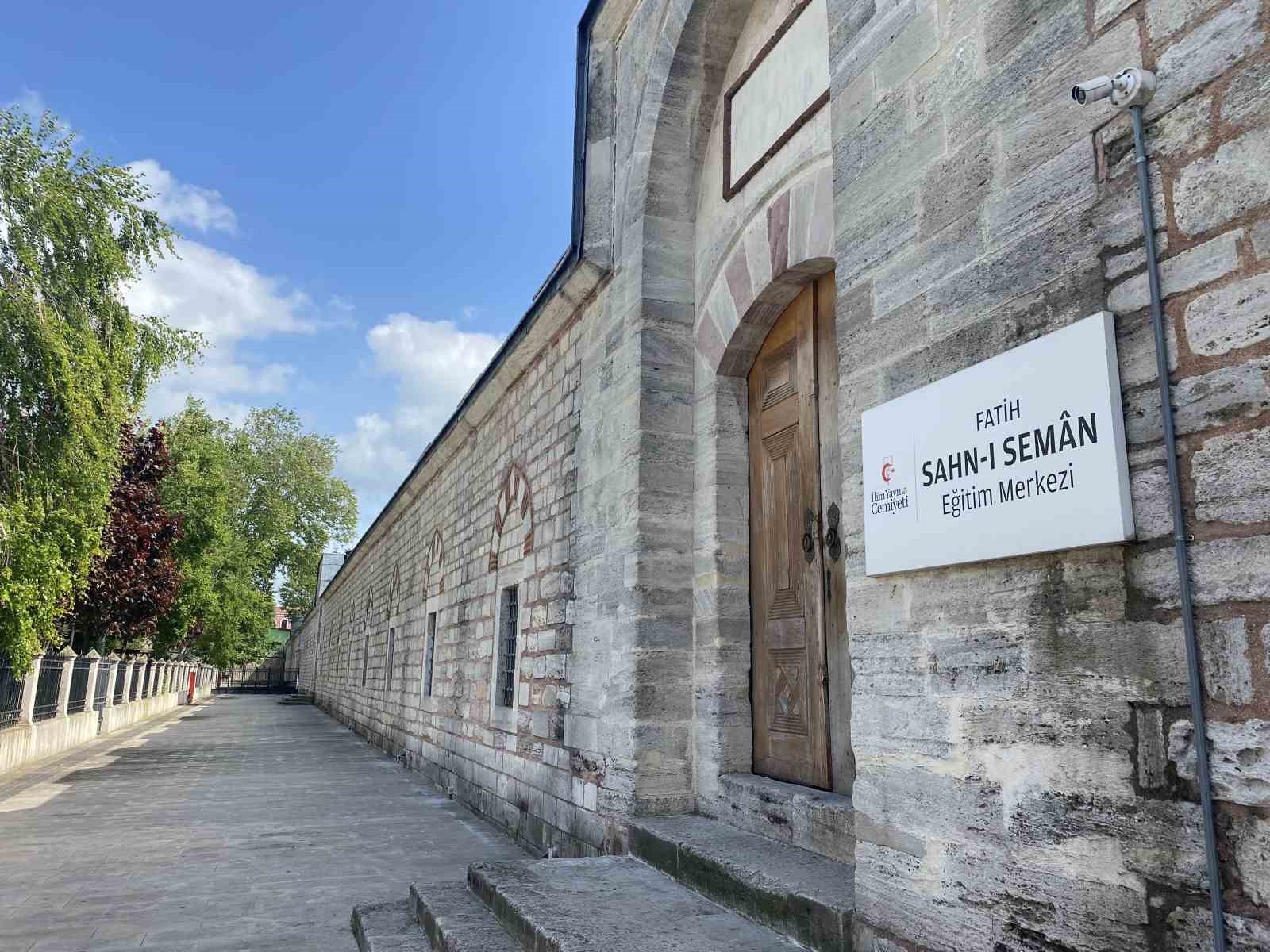 İstanbul’un fethinden sonra açılan ilk yükseköğretim kurumu Sahn-ı Seman Medresesi