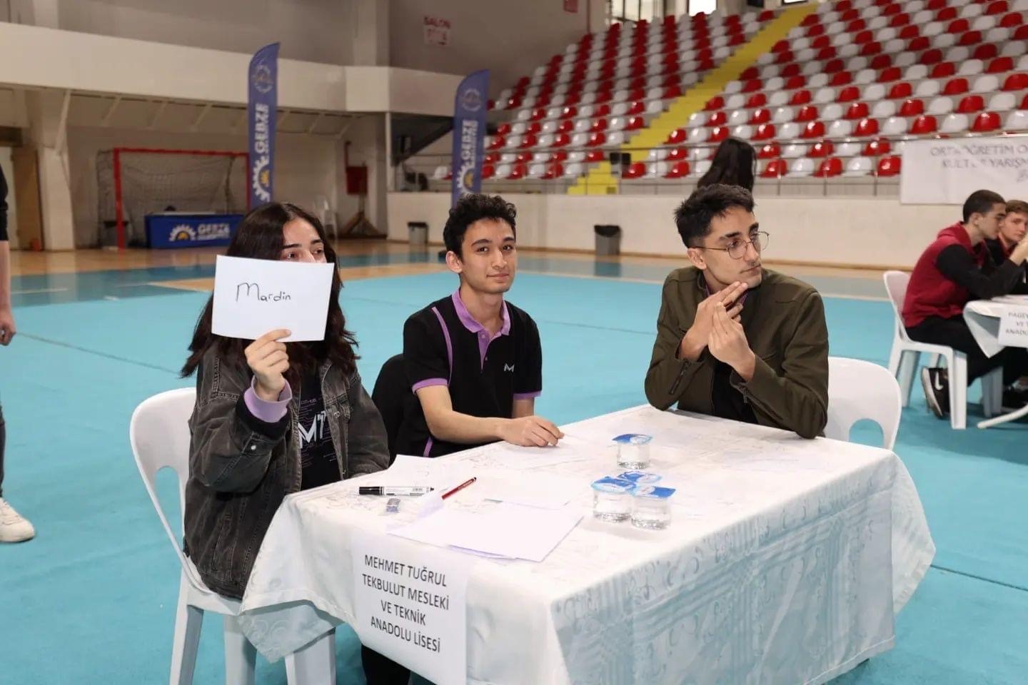 Öğrenciler bilgi yarışmasında ter döktü