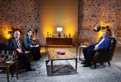 Cumhurbaşkanı Erdoğan: “Siyaseti hizmet yarışına değil adeta at pazarına çevirdiler”