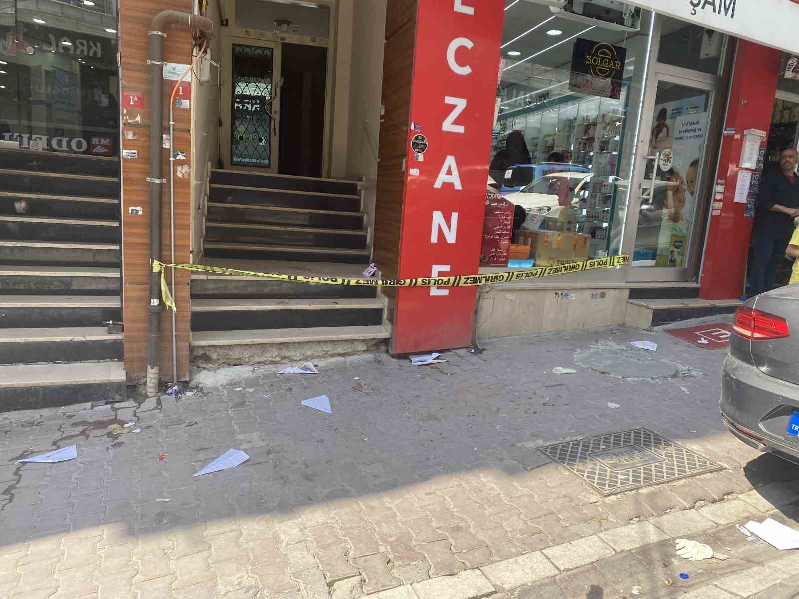 İstanbul’da bıçaklı cinayet: Kaçtığı apartmanda öldürüldü