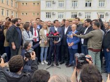 İBB Başkanı Ekrem İmamoğlu, oyunu kullandı