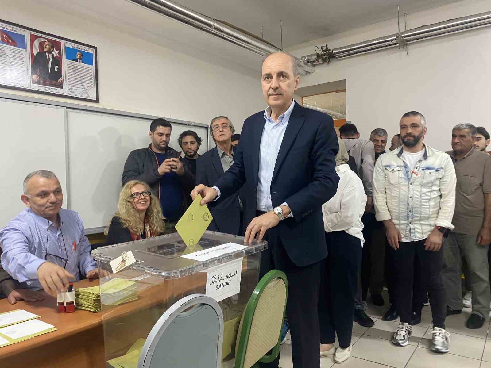 AK Parti Genel Başkanvekili Numan Kurtulmuş oyunu kullandı
