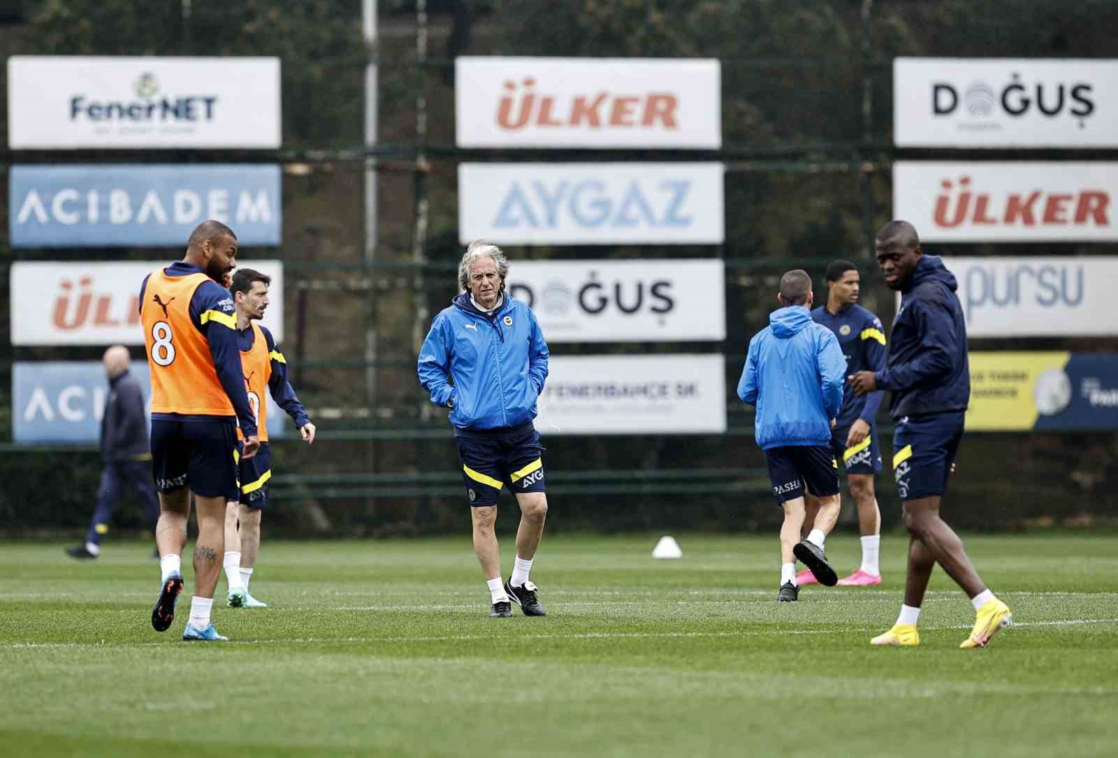 Fenerbahçe, Antalyaspor maçı hazırlıklarına devam etti