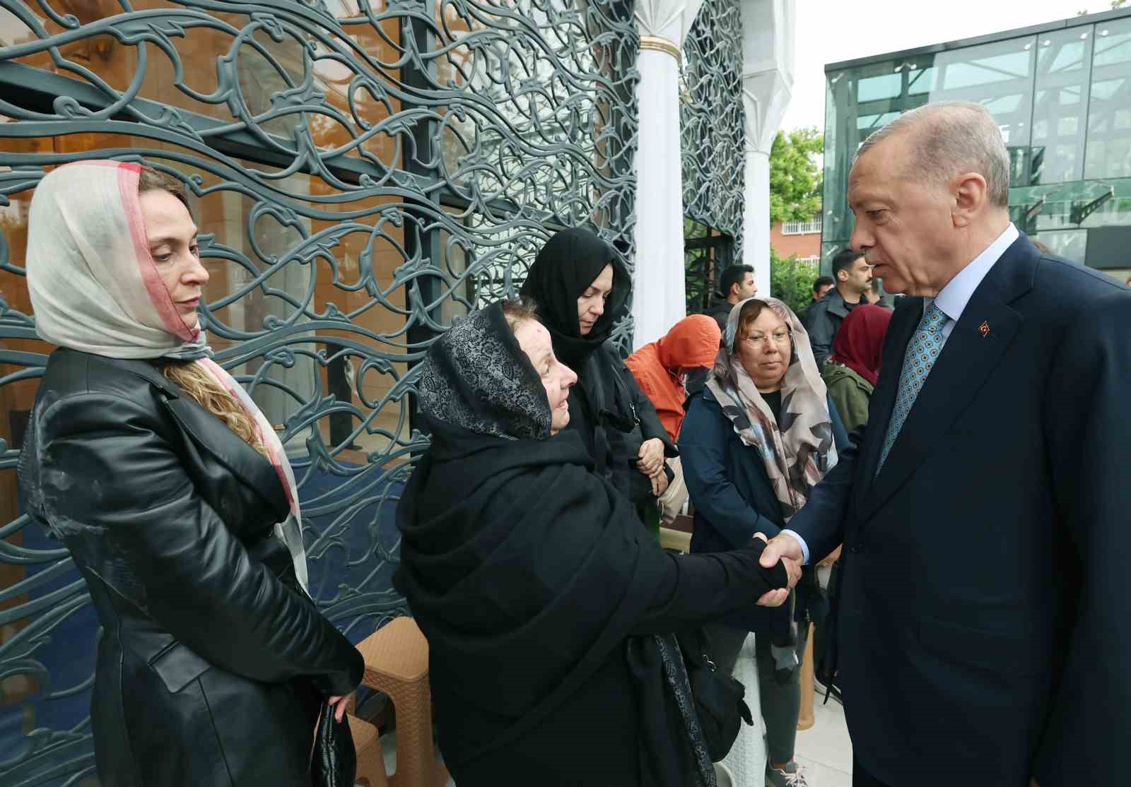 Gazeteci yazar Engin Ardıç son yolculuğuna uğurlandı: Törene Cumhurbaşkanı Erdoğan da katıldı