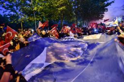 İstanbul’da fotoğraflarla seçim kutlamaları
