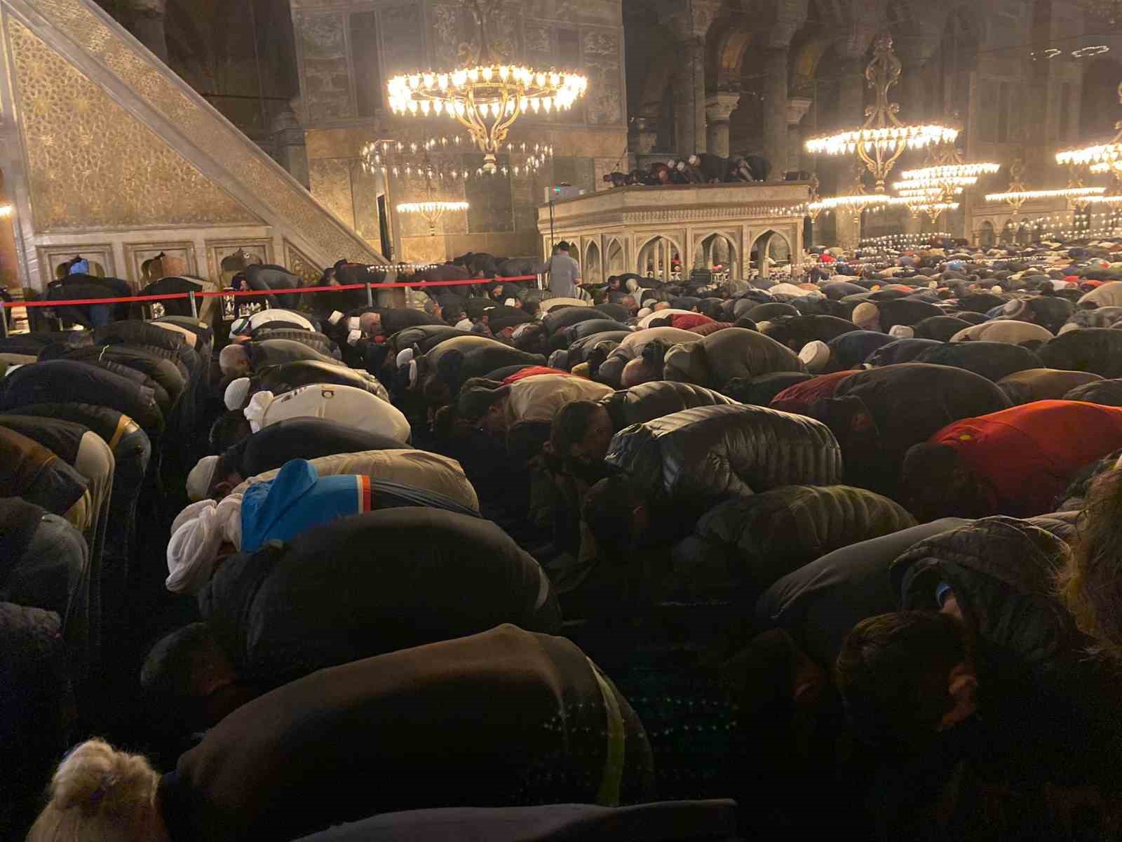 Diyanet İşleri Başkanı, İstanbul’un Fethi’nin 570. yıl dönümünde Ayasofya’da sabah namazı kıldırdı
