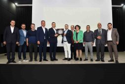 Hataylılardan Esenyurt Belediye Başkanı Bozkurt’a teşekkür plaketi