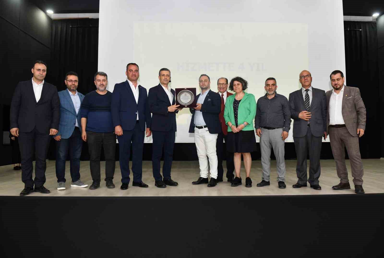 Hataylılardan Esenyurt Belediye Başkanı Bozkurt’a teşekkür plaketi