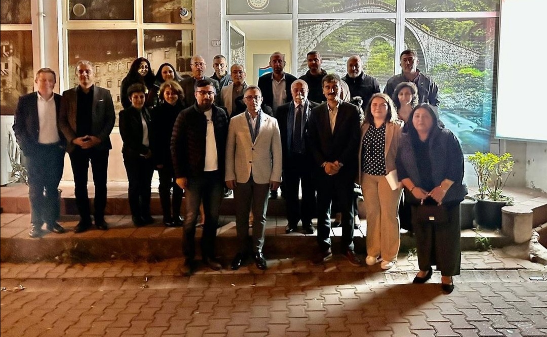 CHP Kocaeli Milletvekili adayı Selman Kösali Darıca’da Ehlibeyt Vakfı Derneği ve Trabzonlular Derneği ile buluştu
