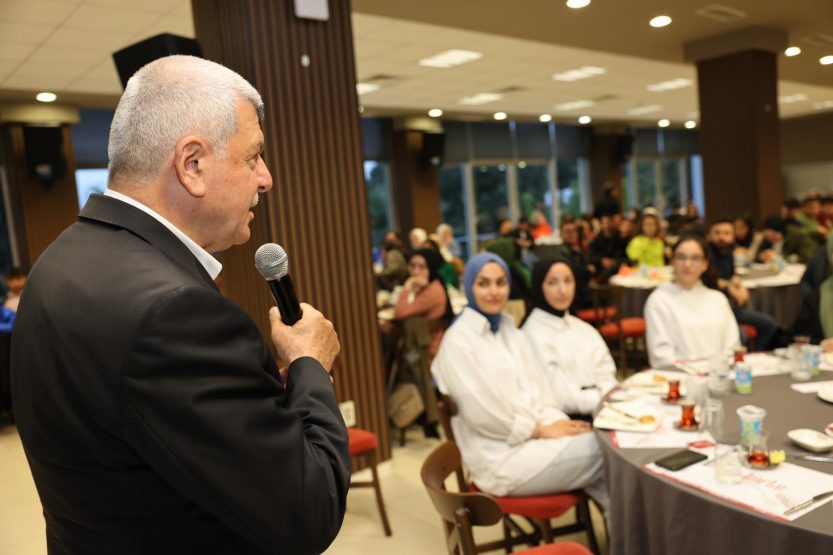 Karaosmanoğlu: "2023 seçimlerinde en güçlü destek gençlerden gelecek" Karaosmanoğlu: "2023 seçimlerinde en güçlü destek gençlerden gelecek"