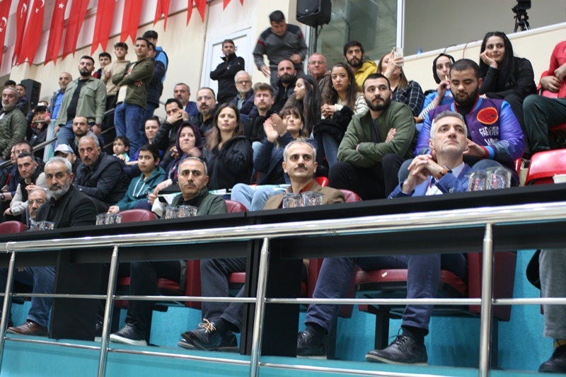 Çayırova Yarı Finalde! Çayırova Yarı Finalde!