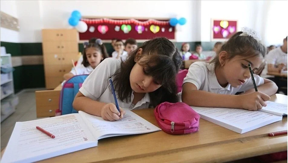 Bakan Özer Duyurdu, Okullar 29 Mayıs'ta Tatil