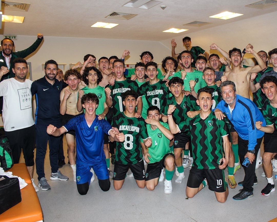 Final Maçı Öncesi Kocaelispor'da 8 Futbolcu Zehirlendi! Final Maçı Öncesi Kocaelispor'da 8 Futbolcu Zehirlendi!