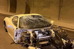 Ünlü modifiyeci Ünal Turan, Ferrari ile kaza yaptı: 14 milyon liralık araç pert oldu! O anlar Kameraya yansıdı!