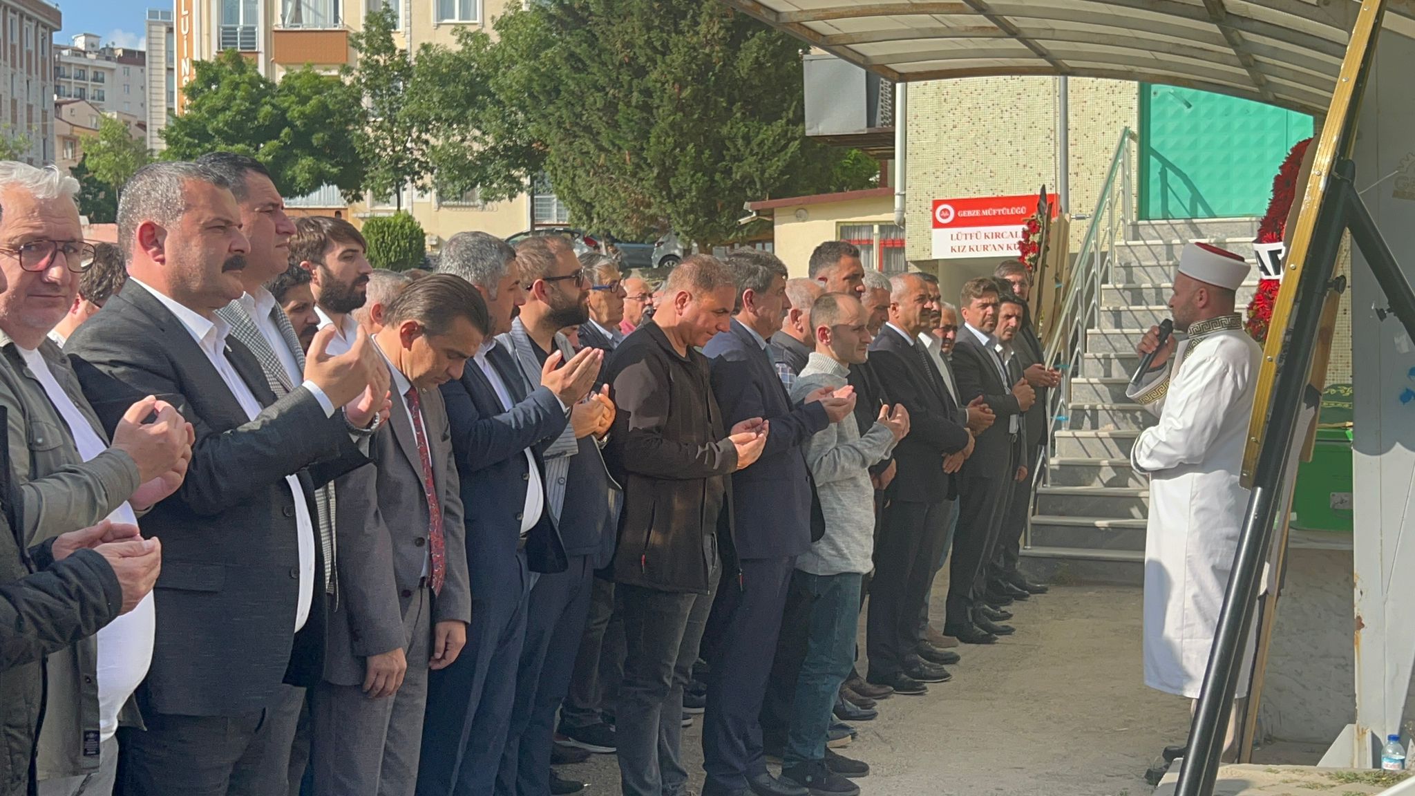 Gazeteci Refik Sıla Güvenç Son Yolculuğuna Uğurlandı