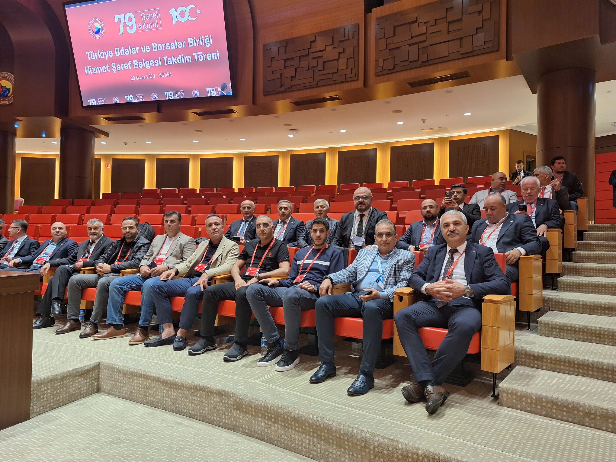 TOBB Genel Kurulu'nda Konuşan Erdoğan: "Vatandaşımızı Enflasyona Ezdirmeyeceğiz" TOBB Genel Kurulu'nda Konuşan Erdoğan: "Vatandaşımızı Enflasyona Ezdirmeyeceğiz"