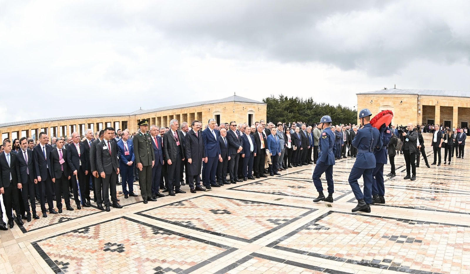 TOBB Genel Kurulu'nda Konuşan Erdoğan: "Vatandaşımızı Enflasyona Ezdirmeyeceğiz" TOBB Genel Kurulu'nda Konuşan Erdoğan: "Vatandaşımızı Enflasyona Ezdirmeyeceğiz"