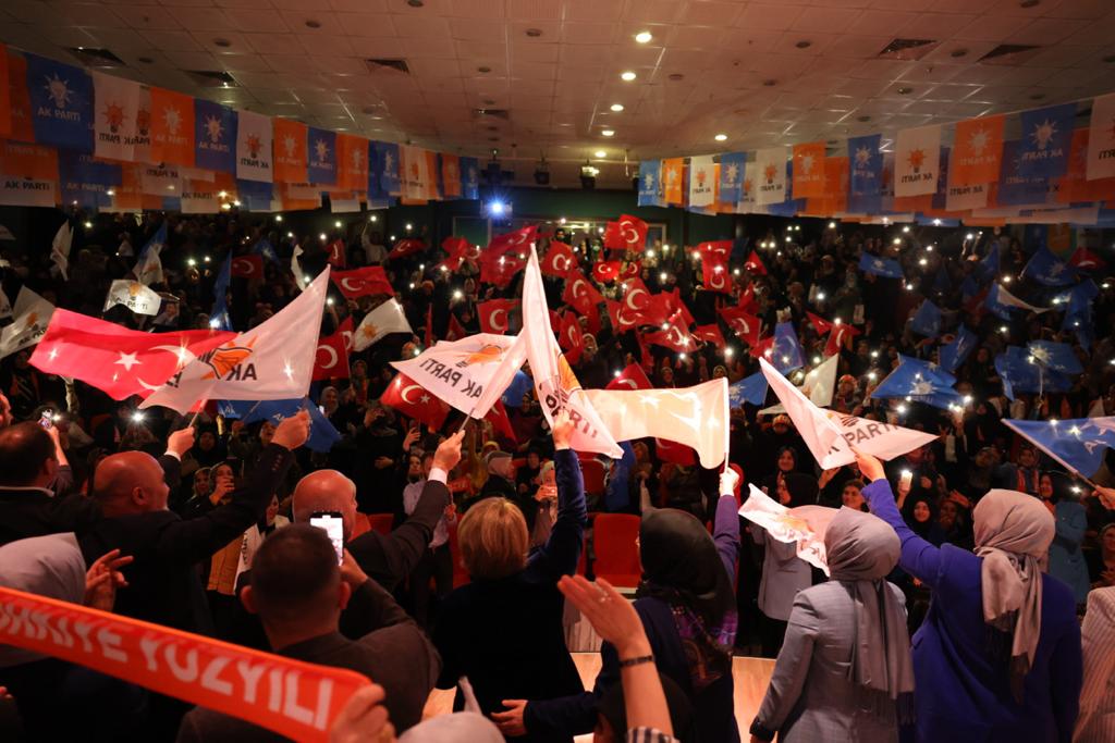 AK Kadınlar siyasete verdikleri önemi gösterdi