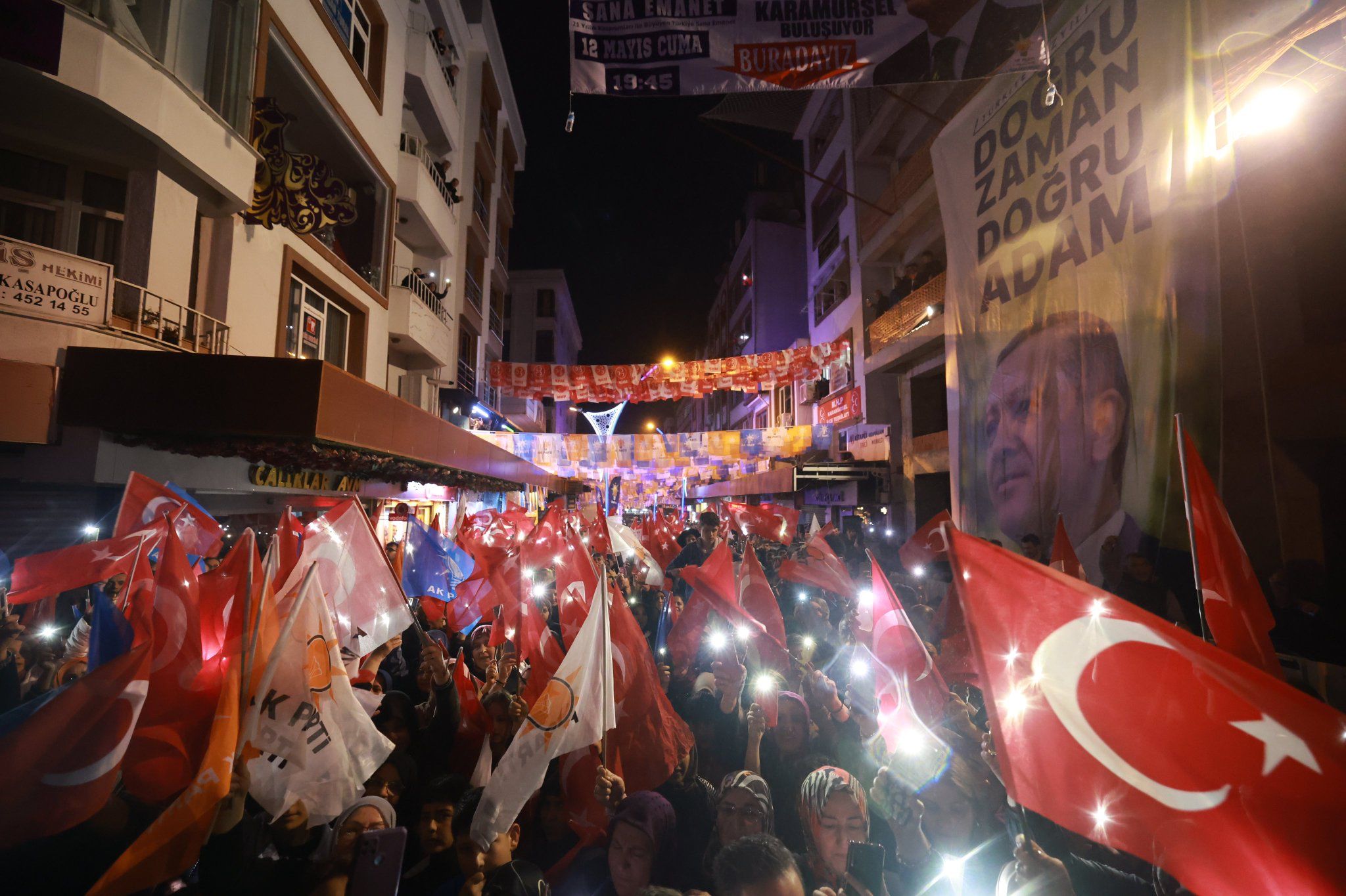 AK Parti’den Karamürsel’de gövde gösterisi AK Parti’den Karamürsel’de gövde gösterisi