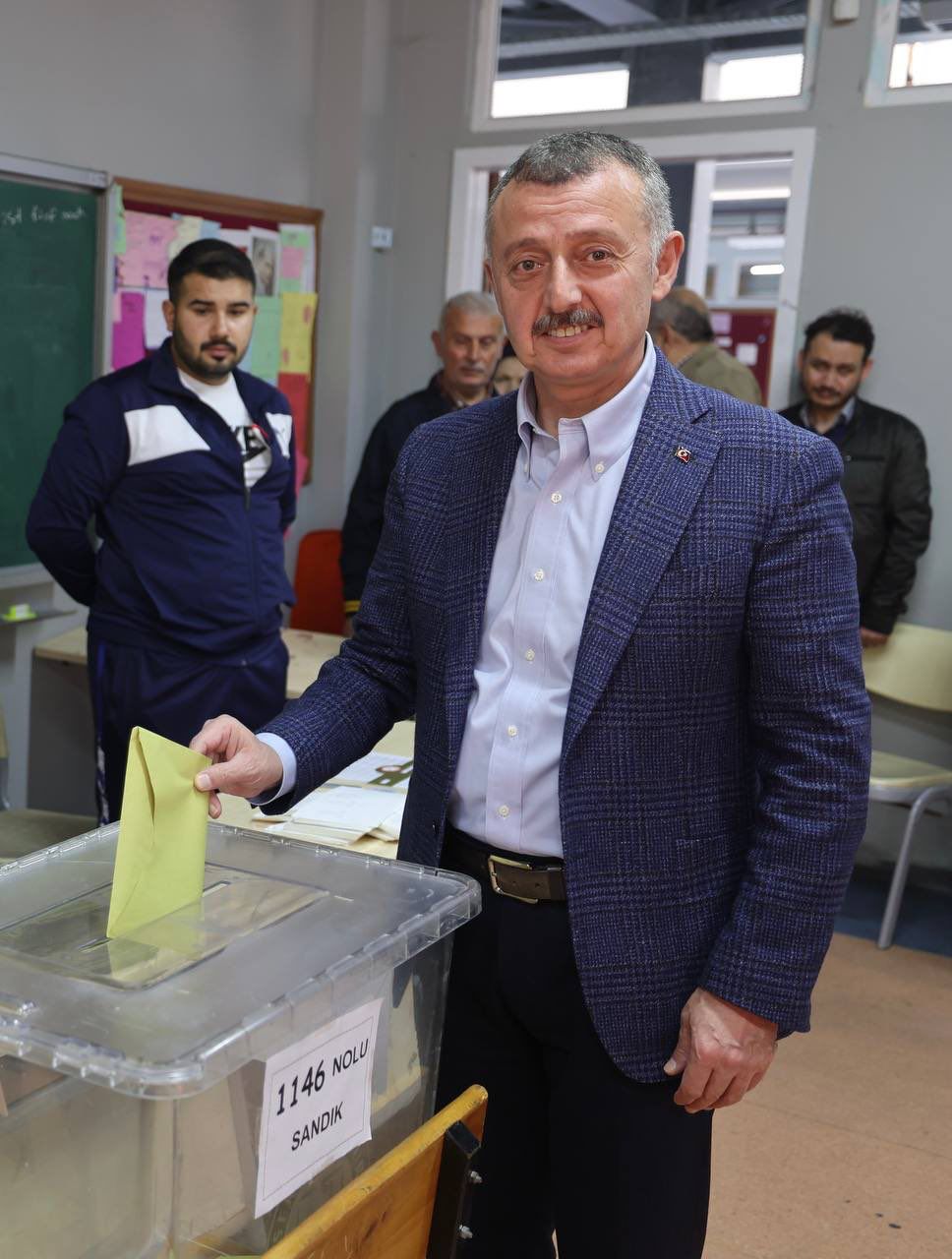 Kocaeli Büyükşehir Belediye Başkanı Tahir Büyükakın Oyunu Kullandı Kocaeli Büyükşehir Belediye Başkanı Tahir Büyükakın Oyunu Kullandı