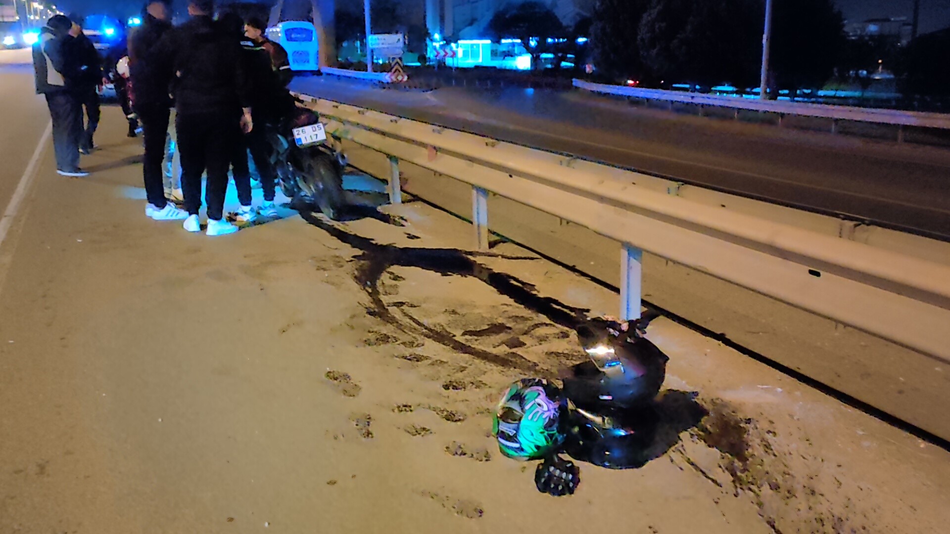 Motosikletli Sürücü Otomobile Arkadan Çarptı Motosikletli Sürücü Otomobile Arkadan Çarptı