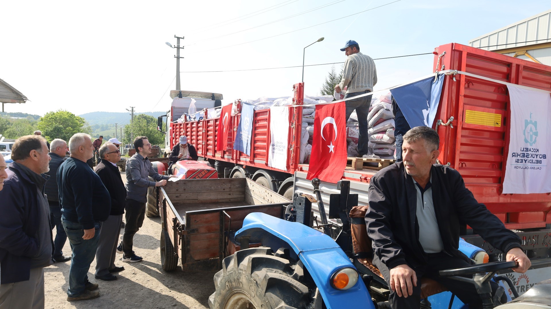 Kocaeli Büyükşehir'den Üreten Çiftçilere Destek Kocaeli Büyükşehir'den Üreten Çiftçilere Destek