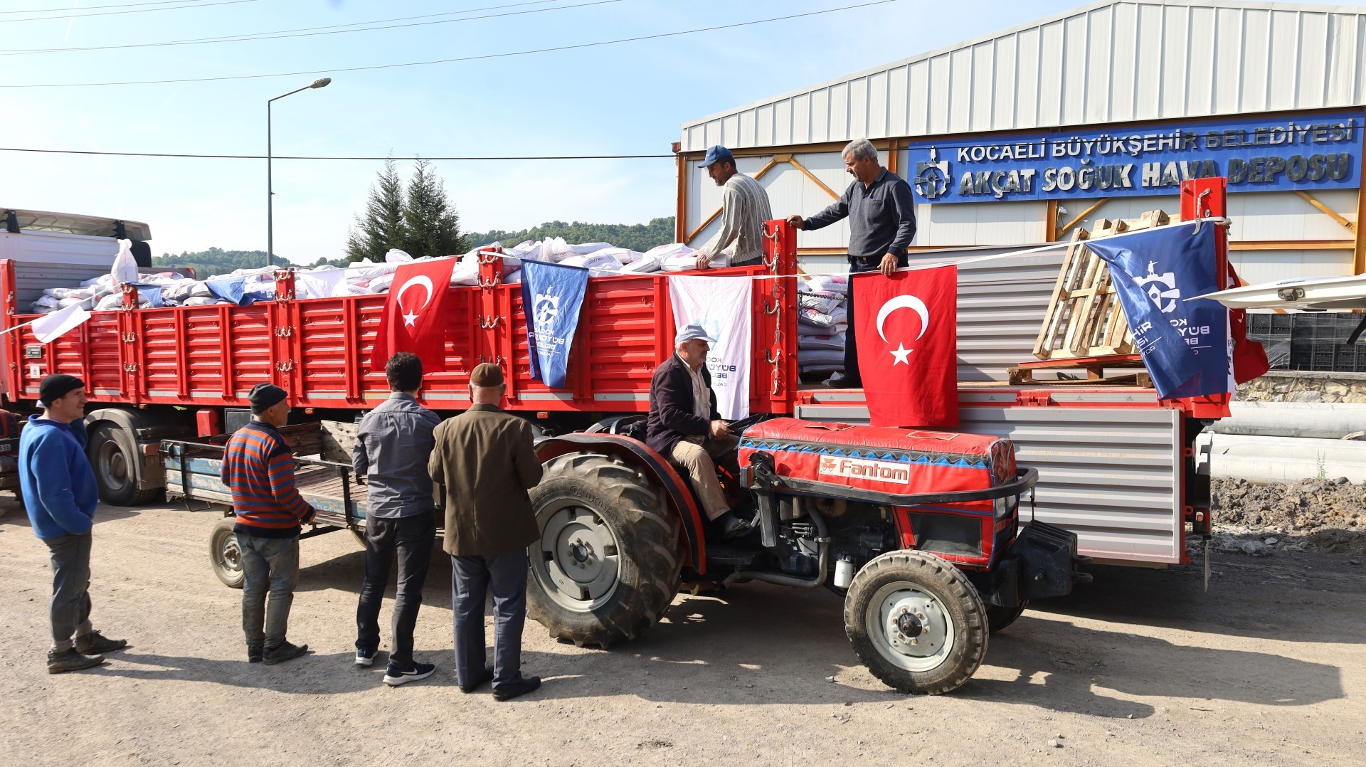 Kocaeli Büyükşehir'den Üreten Çiftçilere Destek Kocaeli Büyükşehir'den Üreten Çiftçilere Destek