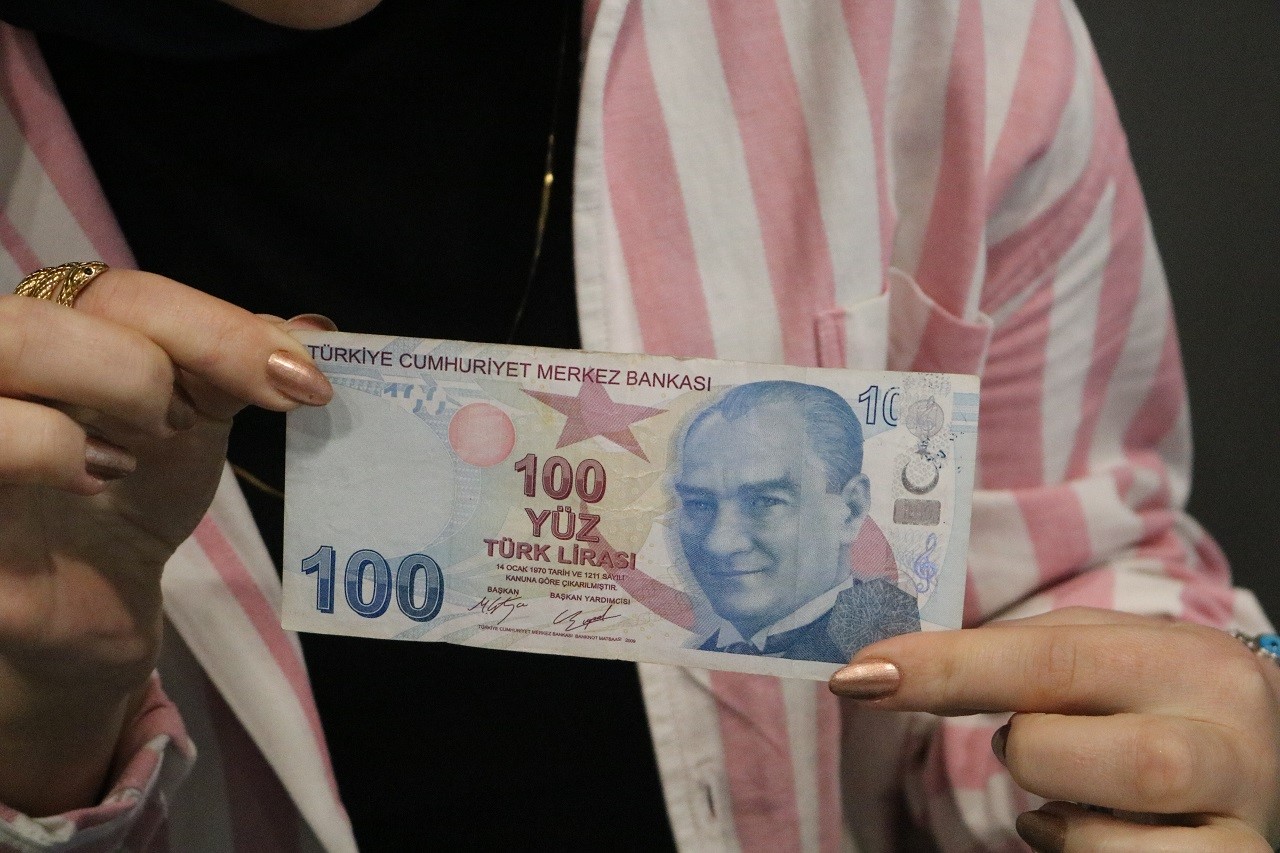 Hatalı basılan 100 lirayı, 100 bin liradan satışa çıkardı Hatalı basılan 100 lirayı, 100 bin liradan satışa çıkardı