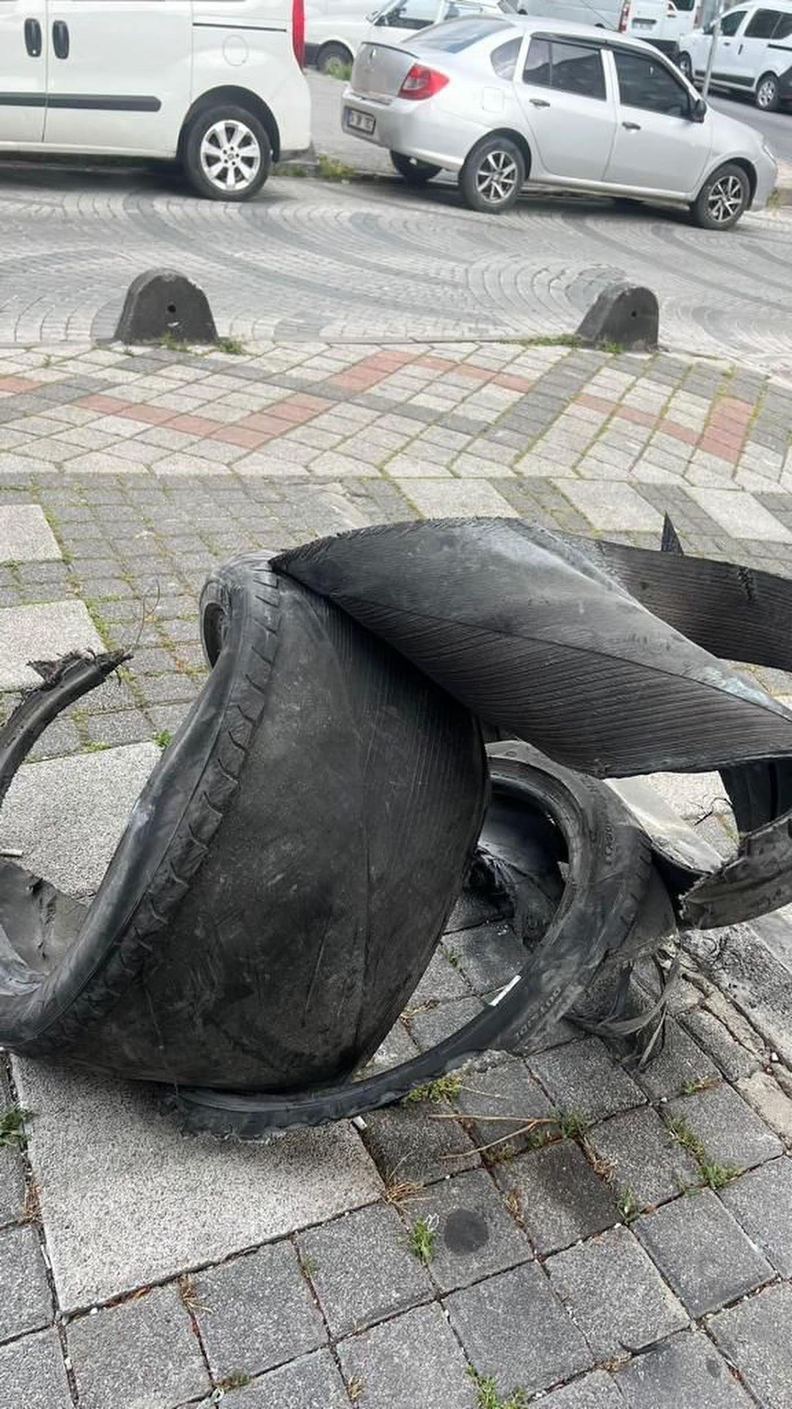 Ünlü modifiyeci Ünal Turan, Ferrari ile kaza yaptı: 14 milyon liralık araç pert oldu! O anlar Kameraya yansıdı! Ünlü modifiyeci Ünal Turan, Ferrari ile kaza yaptı: 14 milyon liralık araç pert oldu! O anlar Kameraya yansıdı!
