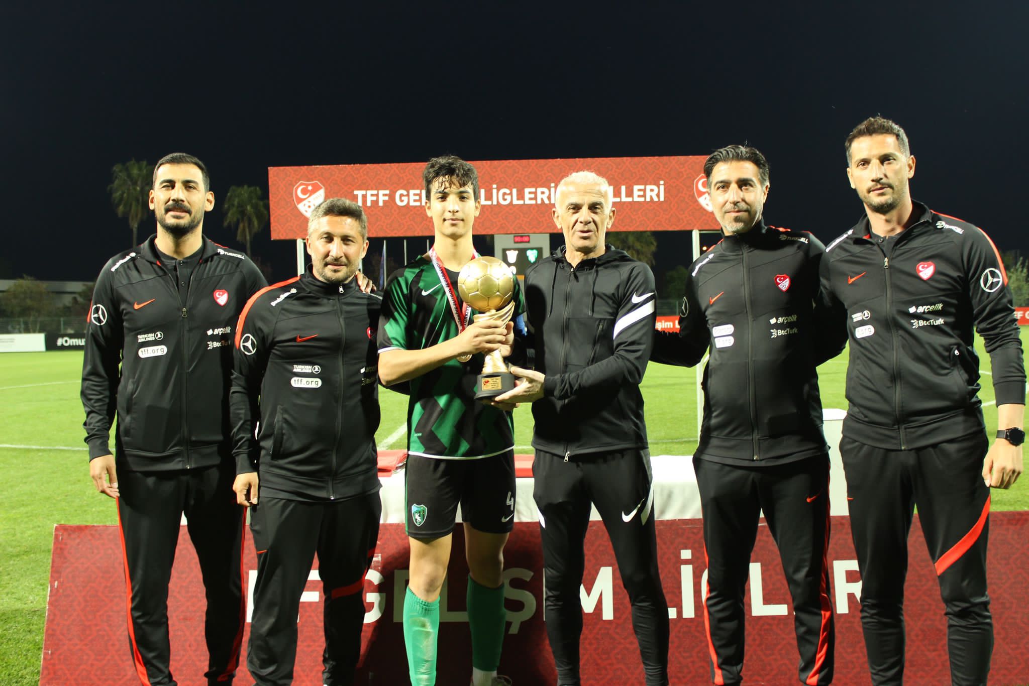 Kocaelispor U17 Şampiyon Kocaelispor U17 Şampiyon