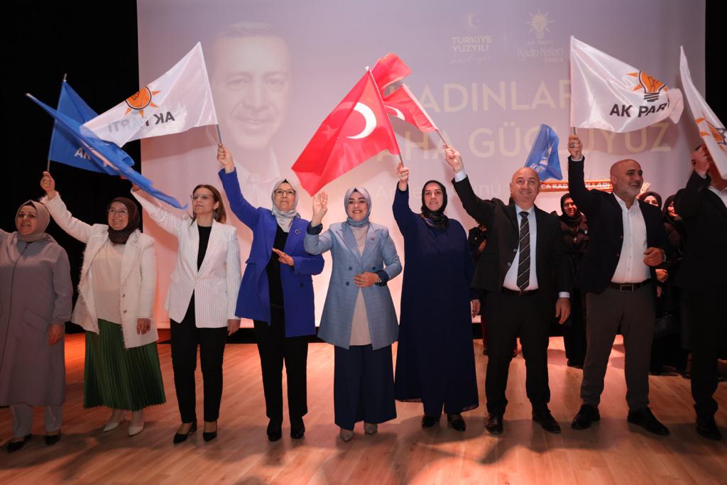AK Kadınlar siyasete verdikleri önemi gösterdi