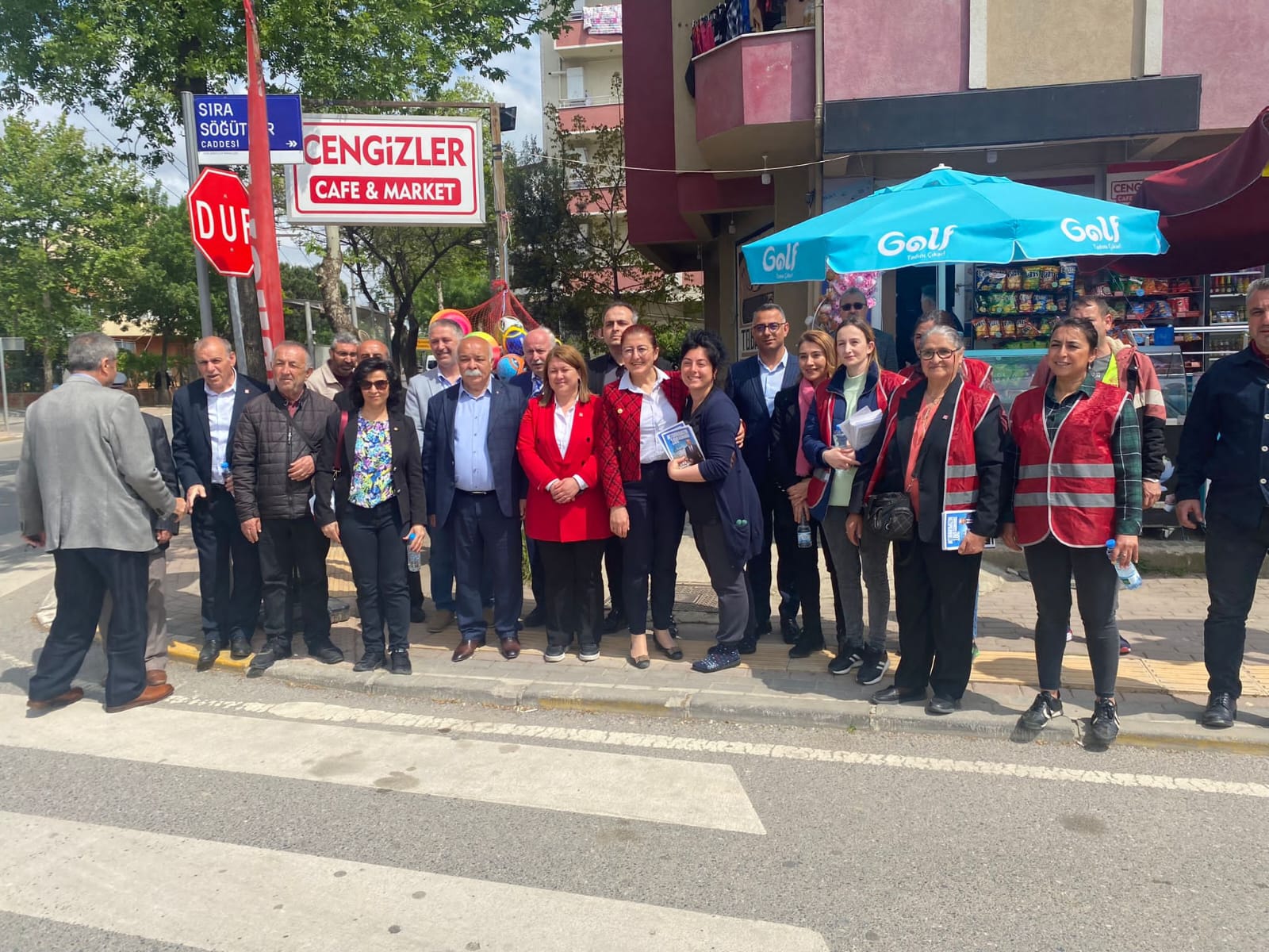 Yolcubal ve Kösali baharı karşılamaya hazırız mesajı verdi Yolcubal ve Kösali baharı karşılamaya hazırız mesajı verdi