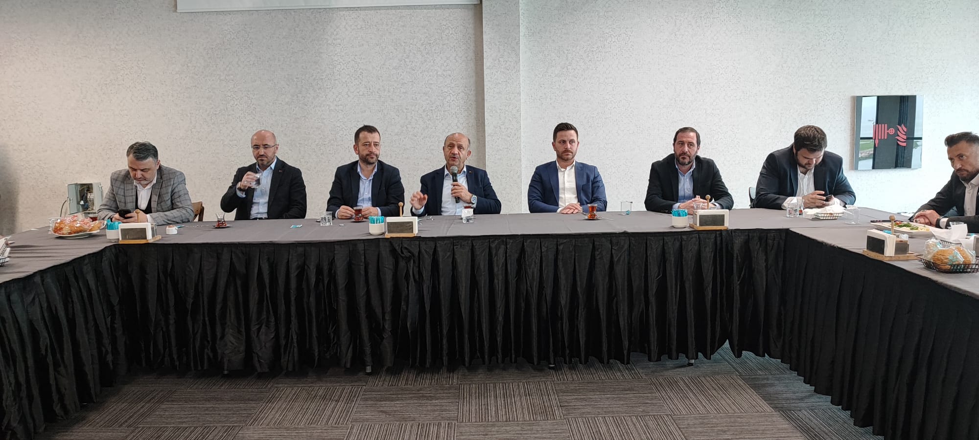 Işık, İzmit'te İlk Kez Oy Kullanacak Gençlerle Buluştu