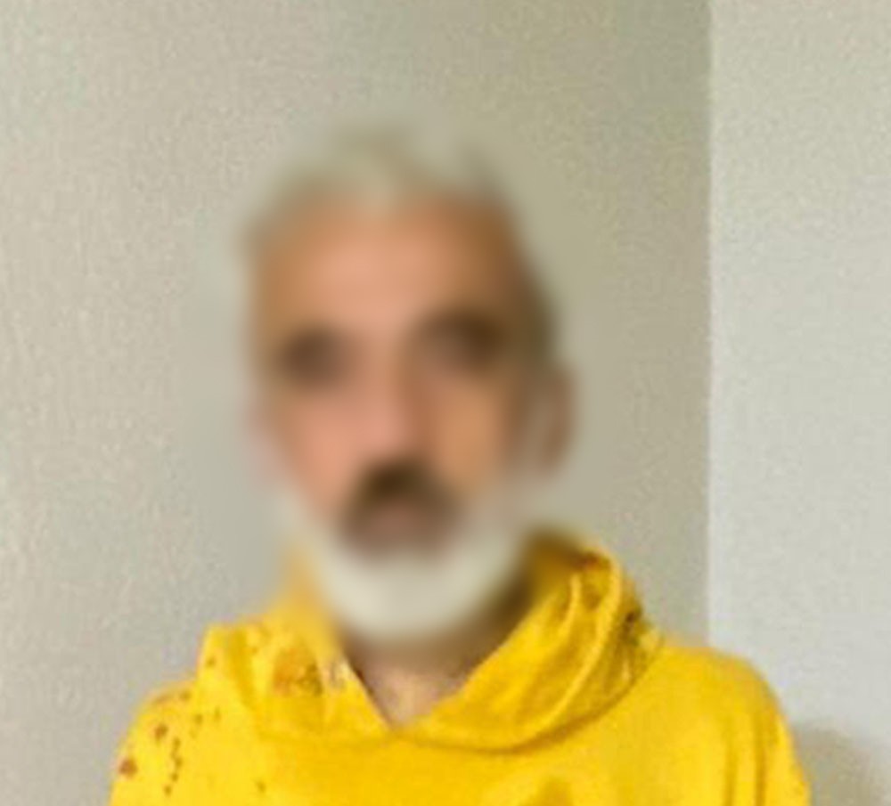 Yakalanacaklarını anlayınca uyuşturucu camdan aşağı attılar