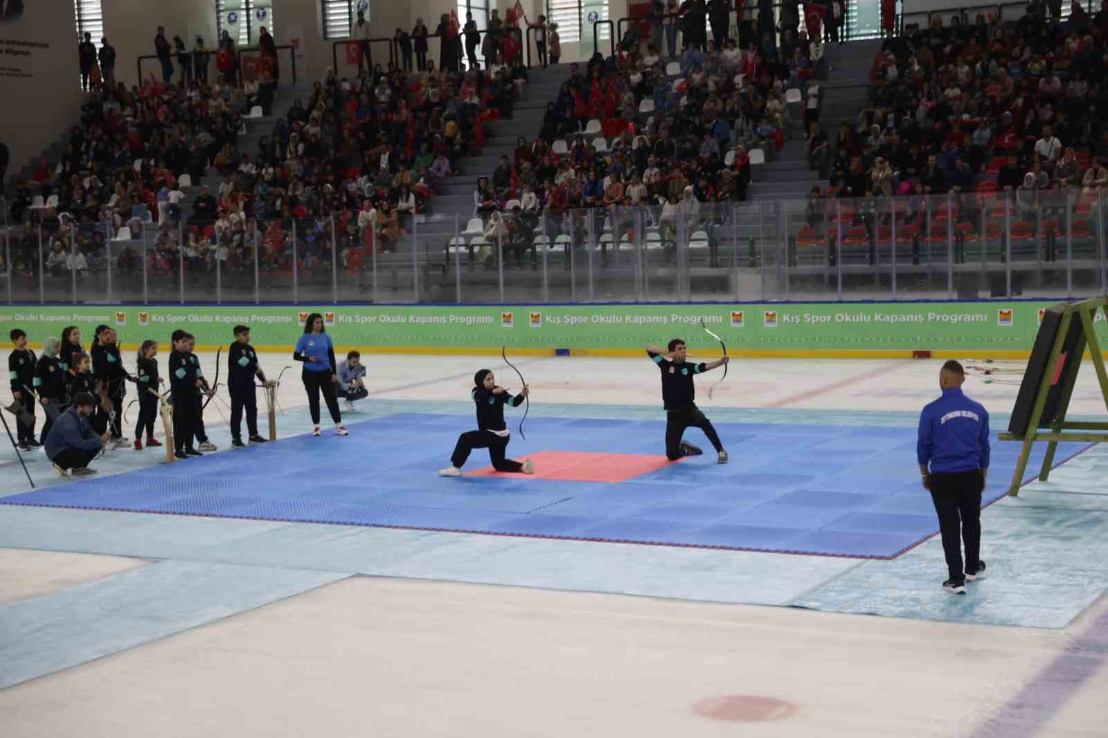 Zeytinburnu Belediyesi Kış Spor Okulları’nın kapanış programı gerçekleştirildi