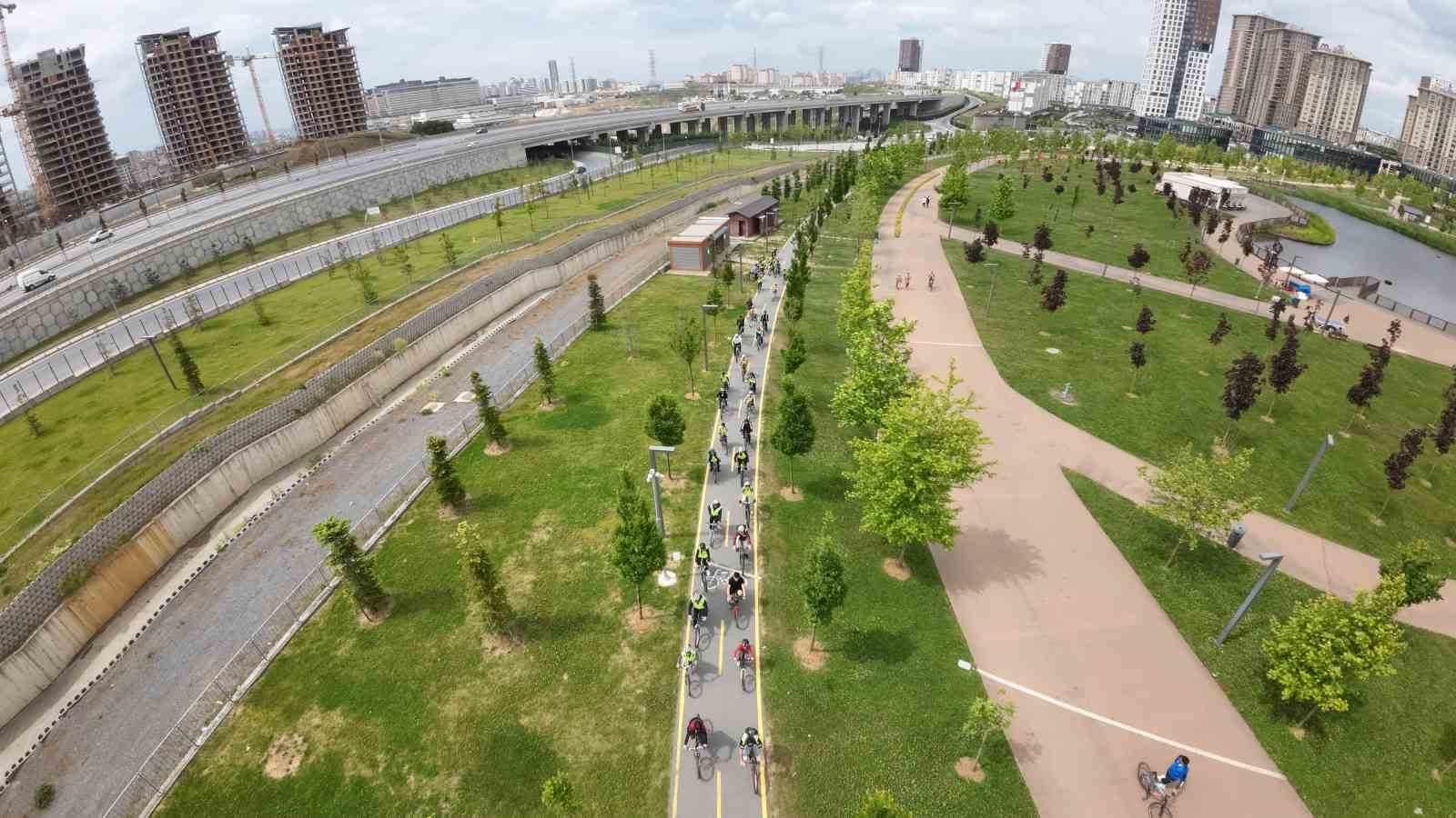 Başakşehir’de bisiklet tutkunları pedalları sağlığa çevirdi