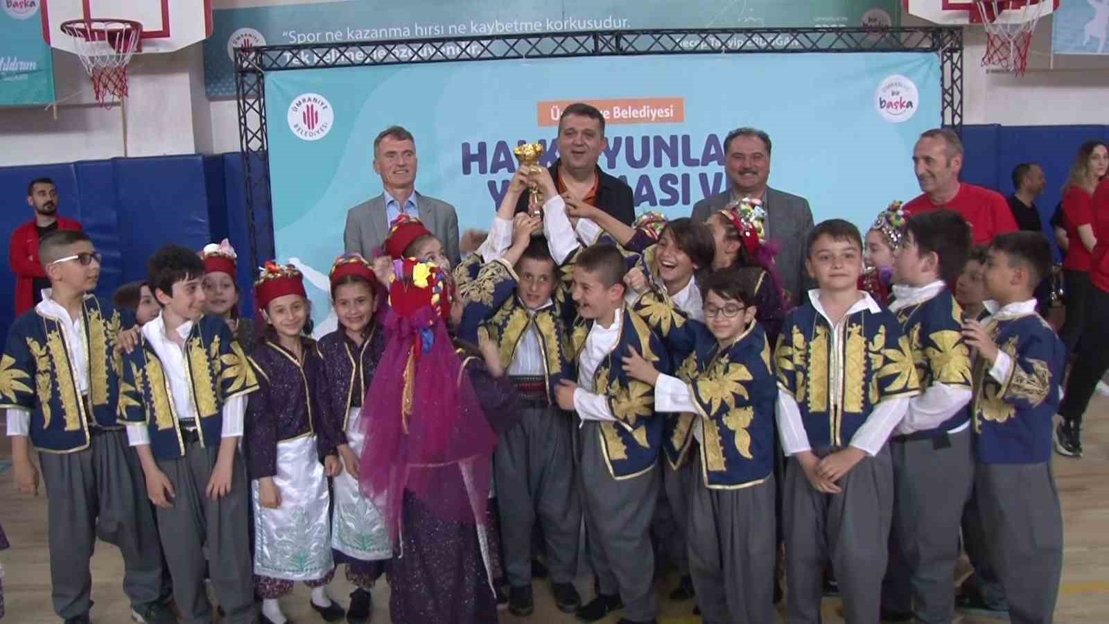 Ümraniye Belediyesi Geleneksek Halk Oyunları’nda ödüller sahiplerini buldu